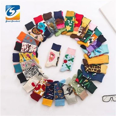 Moteriškos mados nederančios spalvingos kojinės